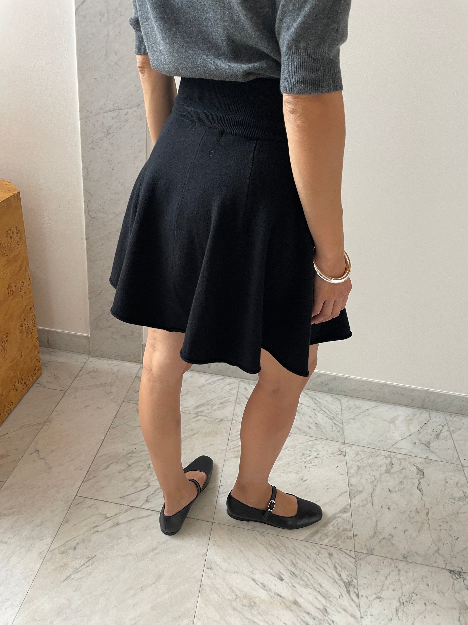 Girl, Raven EXTREME CASHMERE