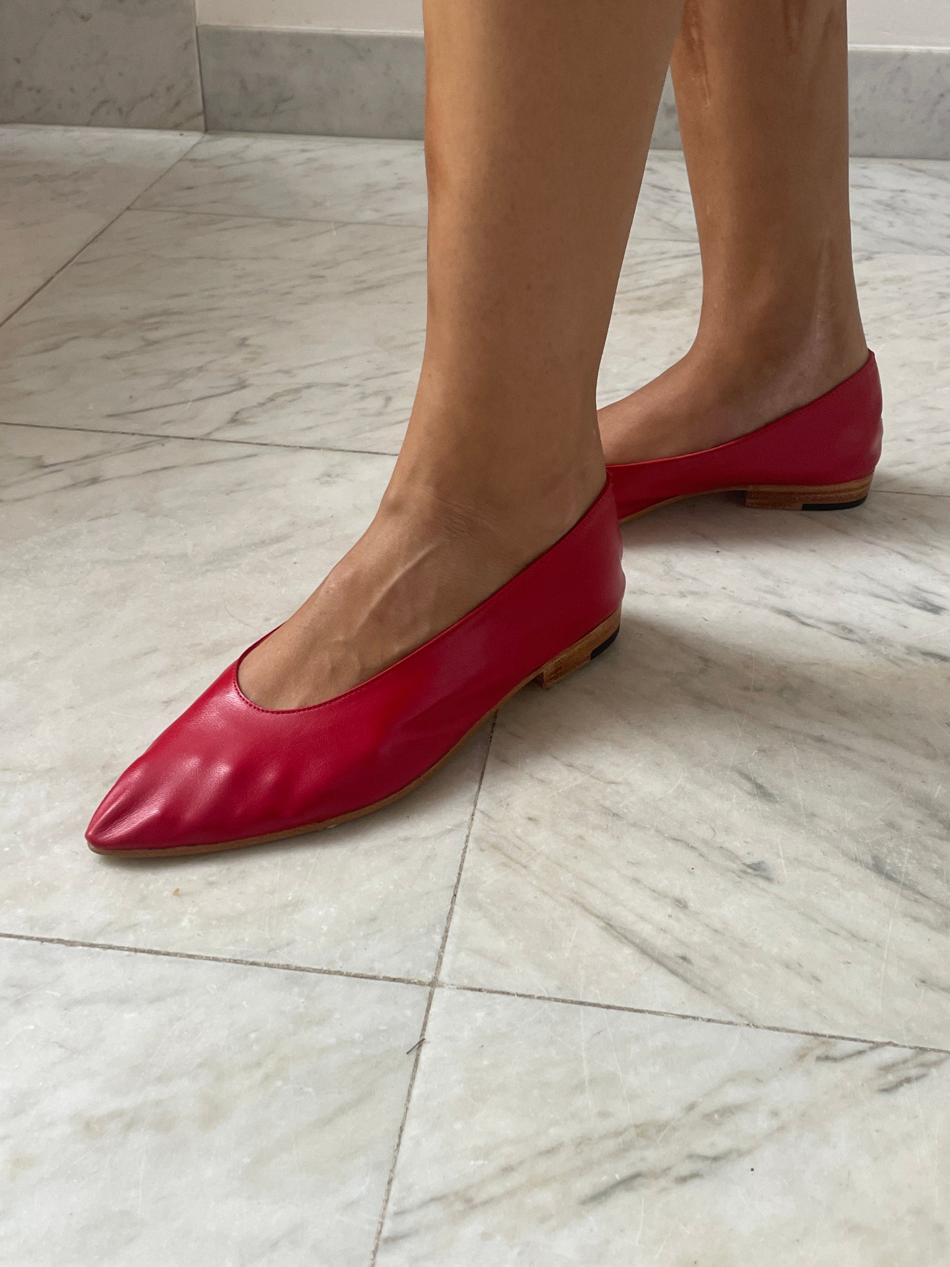 Party Flat, Red MARTINIANO