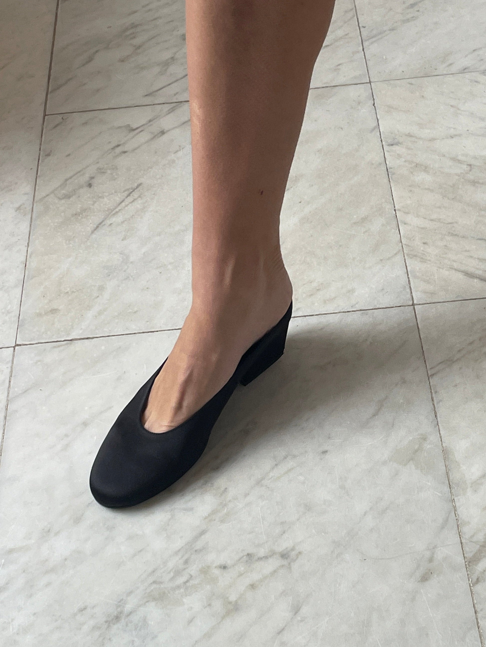 Alex, Black About Arianne