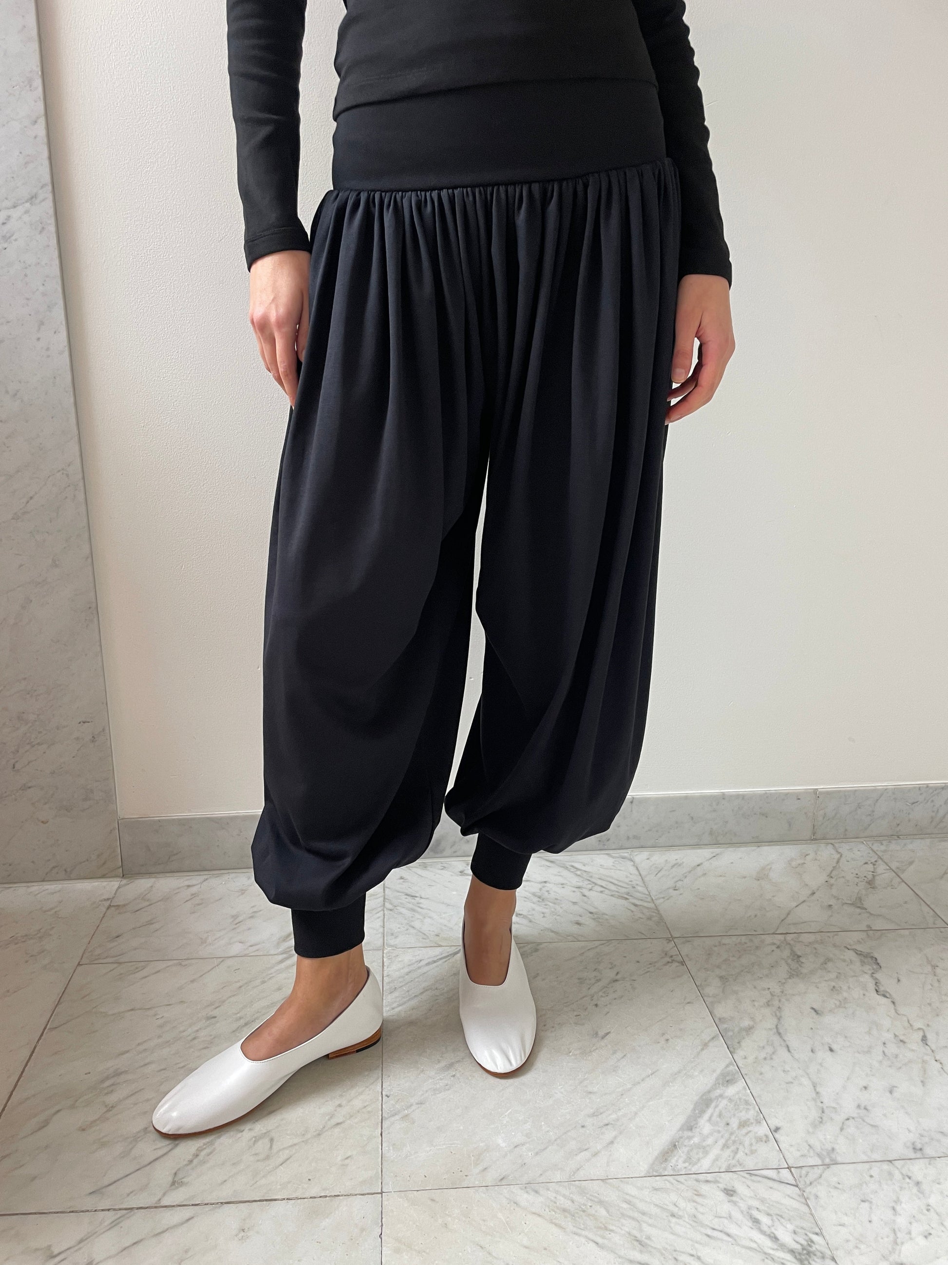 Vollmond Pants, Black LAMIA LAGHA