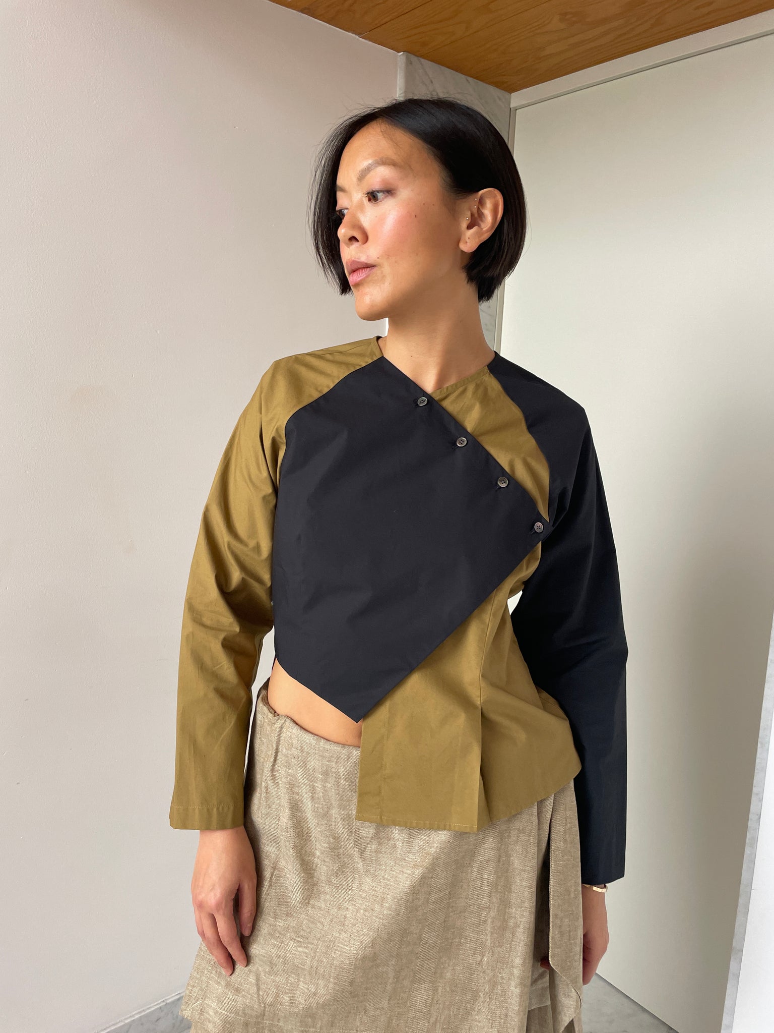 Peak Blouse, Oblique