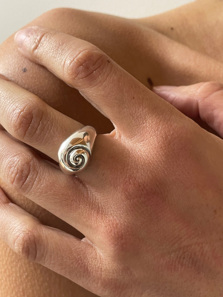 Small Nautilus Ring, Silver SOPHIE BUHAI