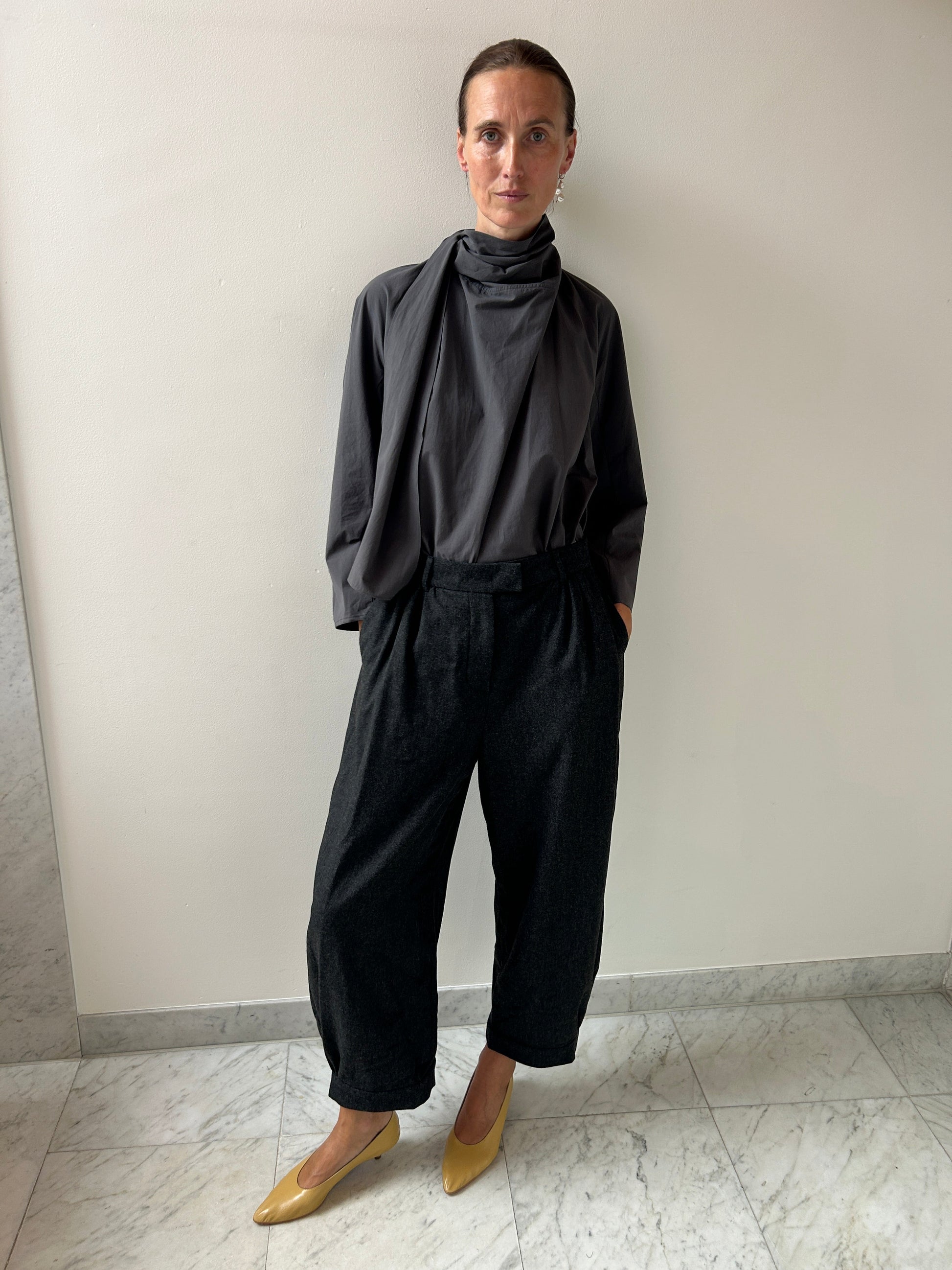 Wool Shirring Pants, Charcoal Amomento
