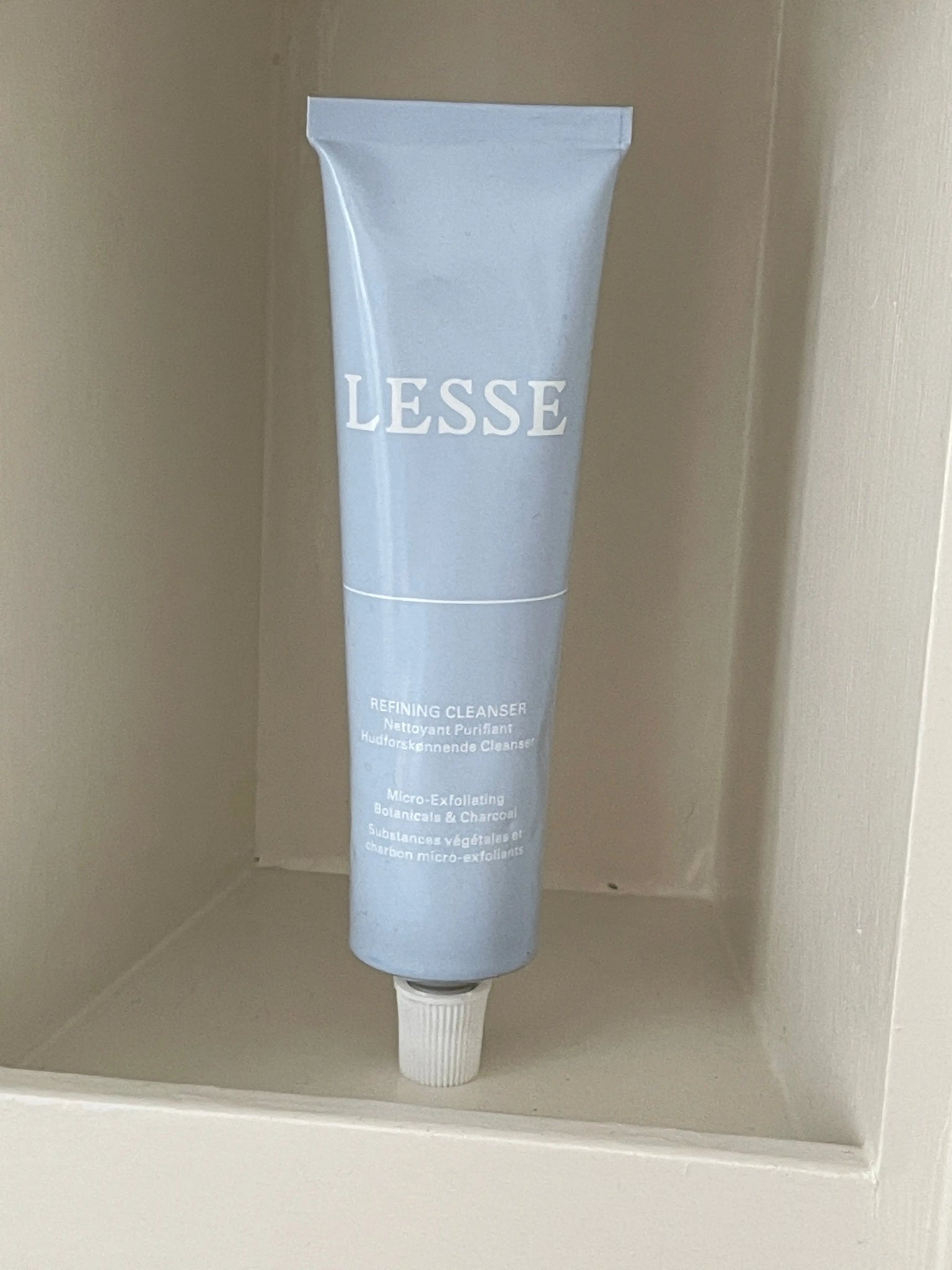 Refining Cleanser LESSE